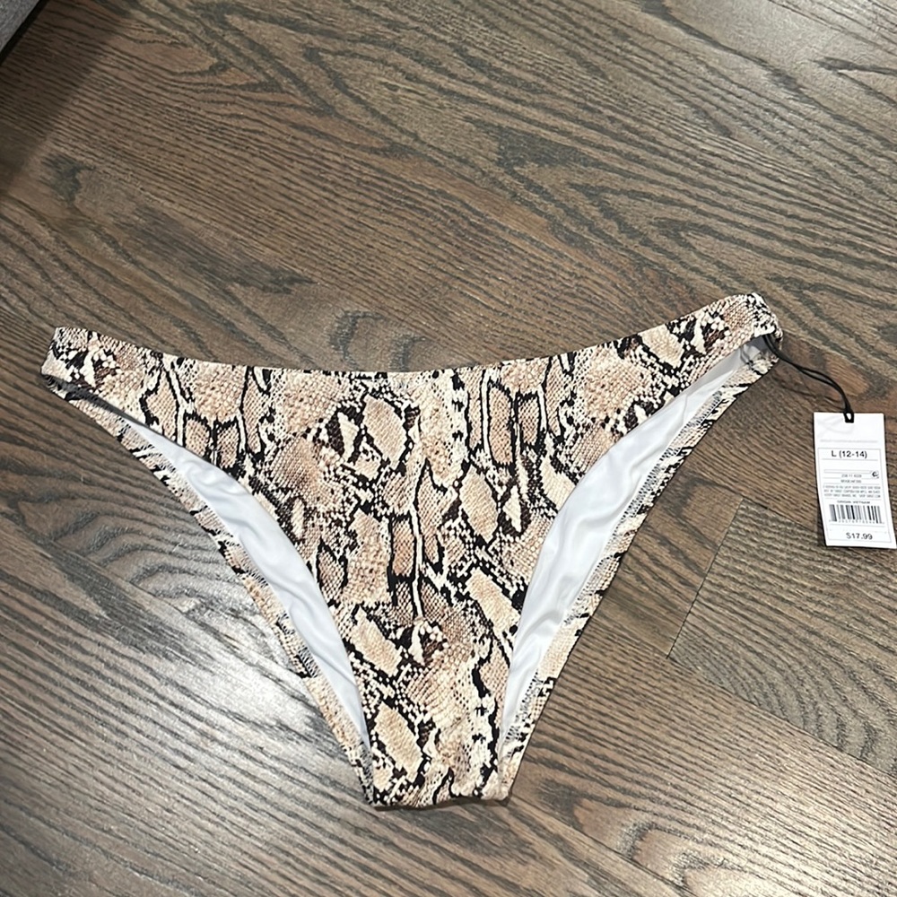 BIKINI BOTTOM